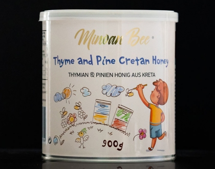 Minoanbee of thyme and pine